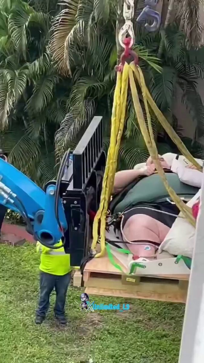 Florida man rescued by crane Florida man rescued by crane