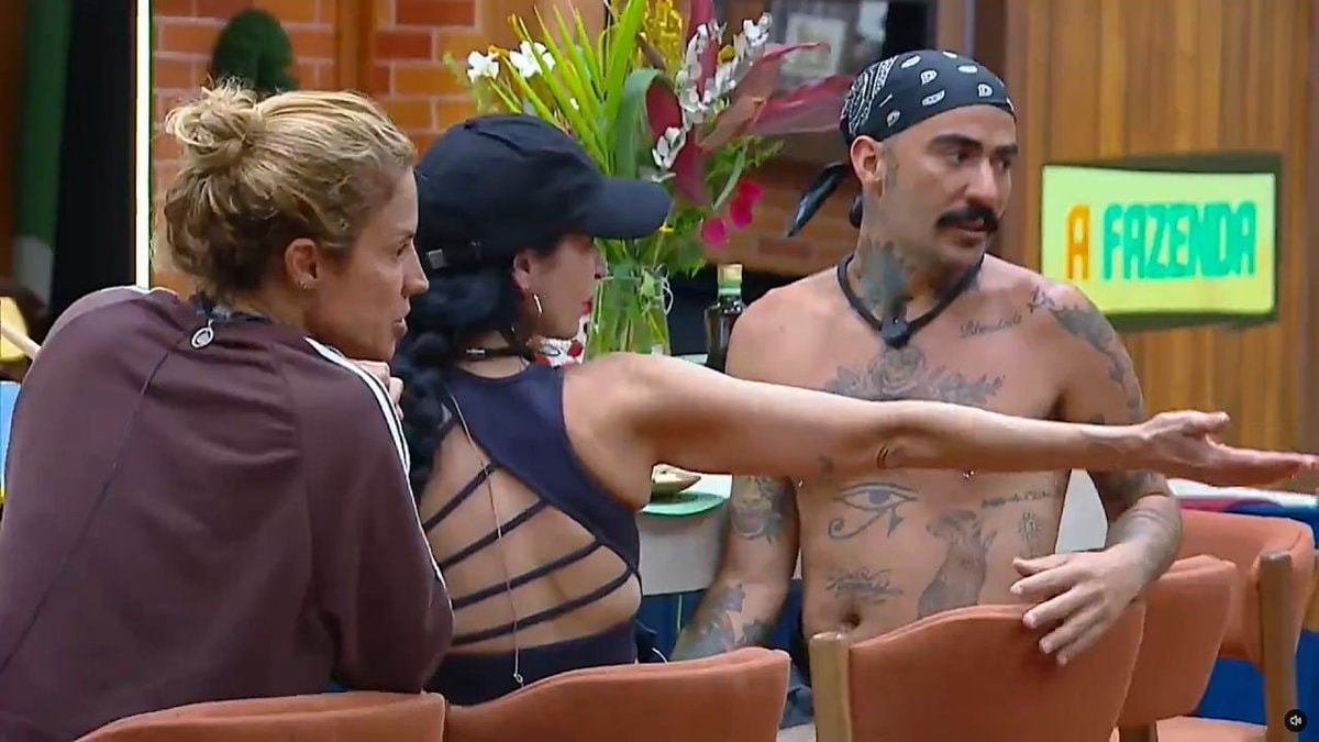 Mayk Ariela Maíra argue with Mônica AFazenda
