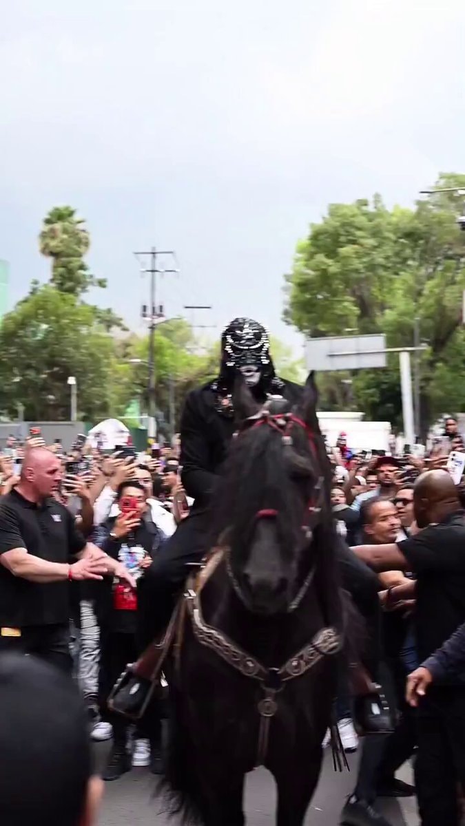 Penta WWE Raw horse entrance Penta WWE Raw horse entrance