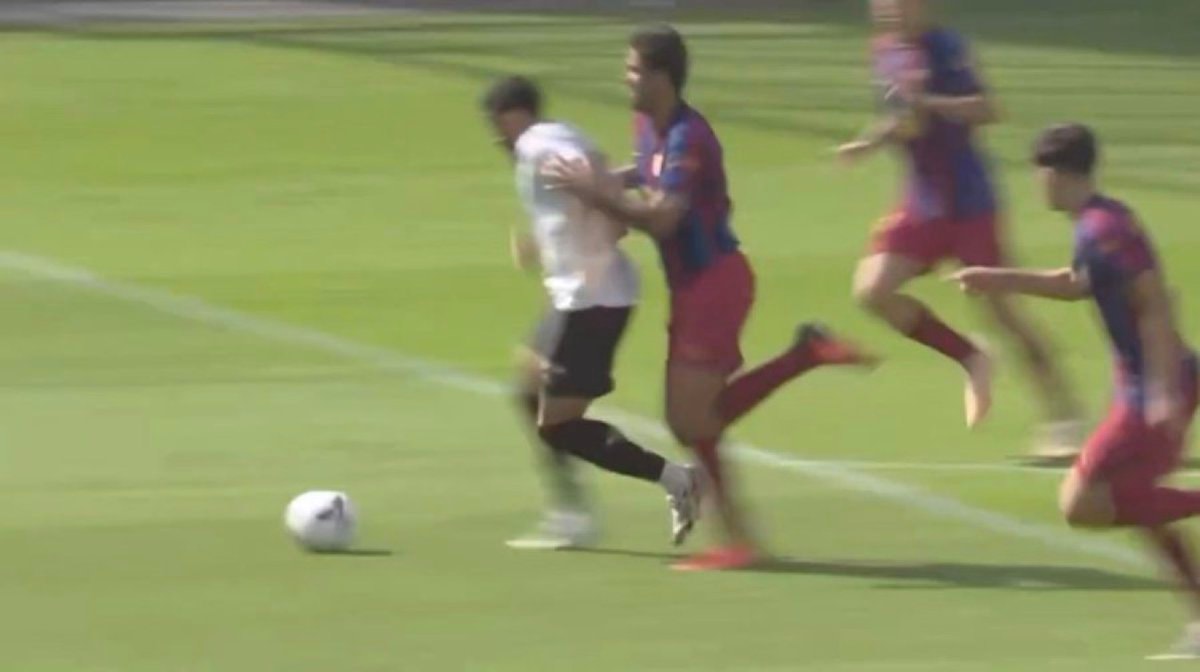 Rodri tackle on Danjuma Valencia