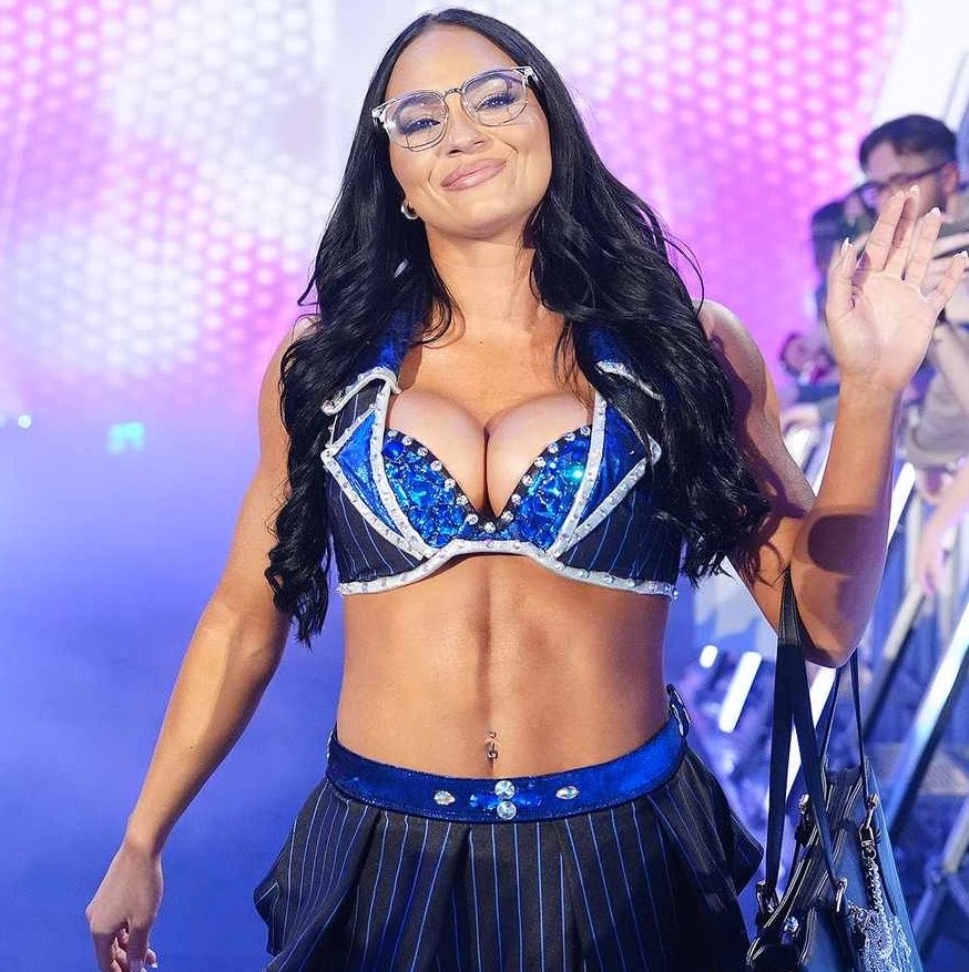 Charlotte Flair praises Kiana James (photo 2 of 2)