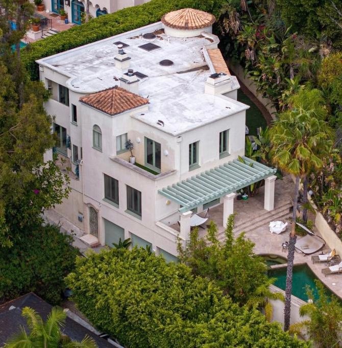D4vd Hollywood Hills rental (photo 2 of 4)