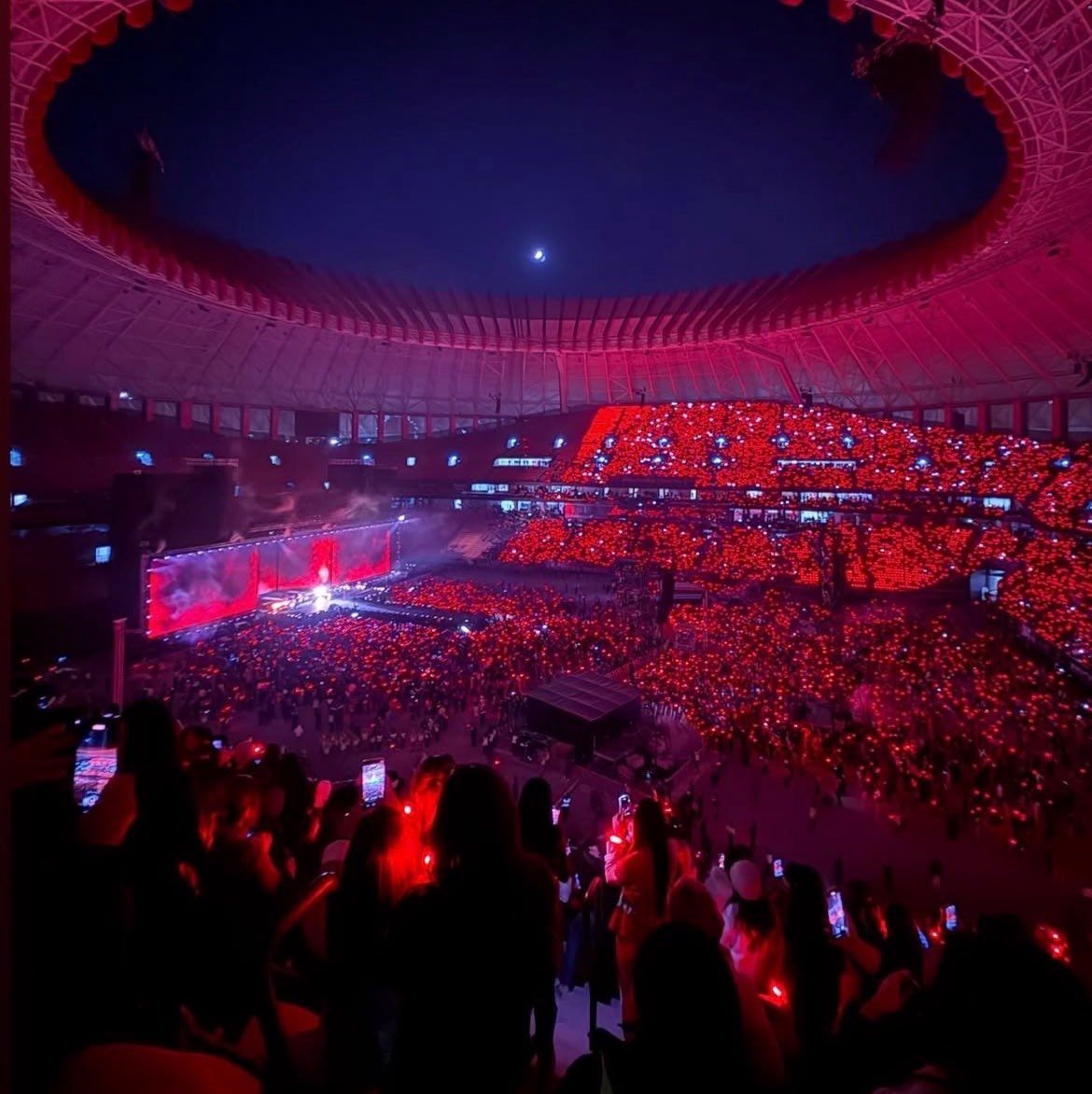 Shakira Las Mujeres Ya No Lloran World Tour Kyrgyzstan (photo 2 of 2) Shakira Las Mujeres Ya No Lloran World Tour Kyrgyzstan (photo 2 of 2)