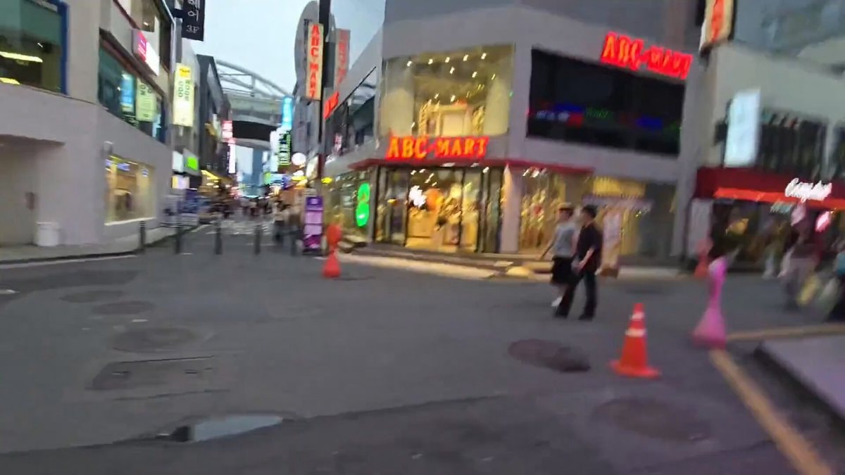 Twitch streamer embarrassed in Japan