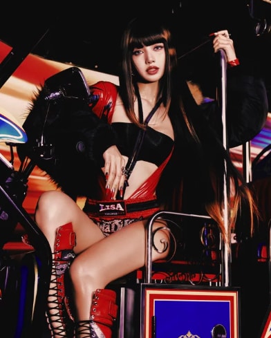 Lisa TikTok record views (photo 2 of 2)
