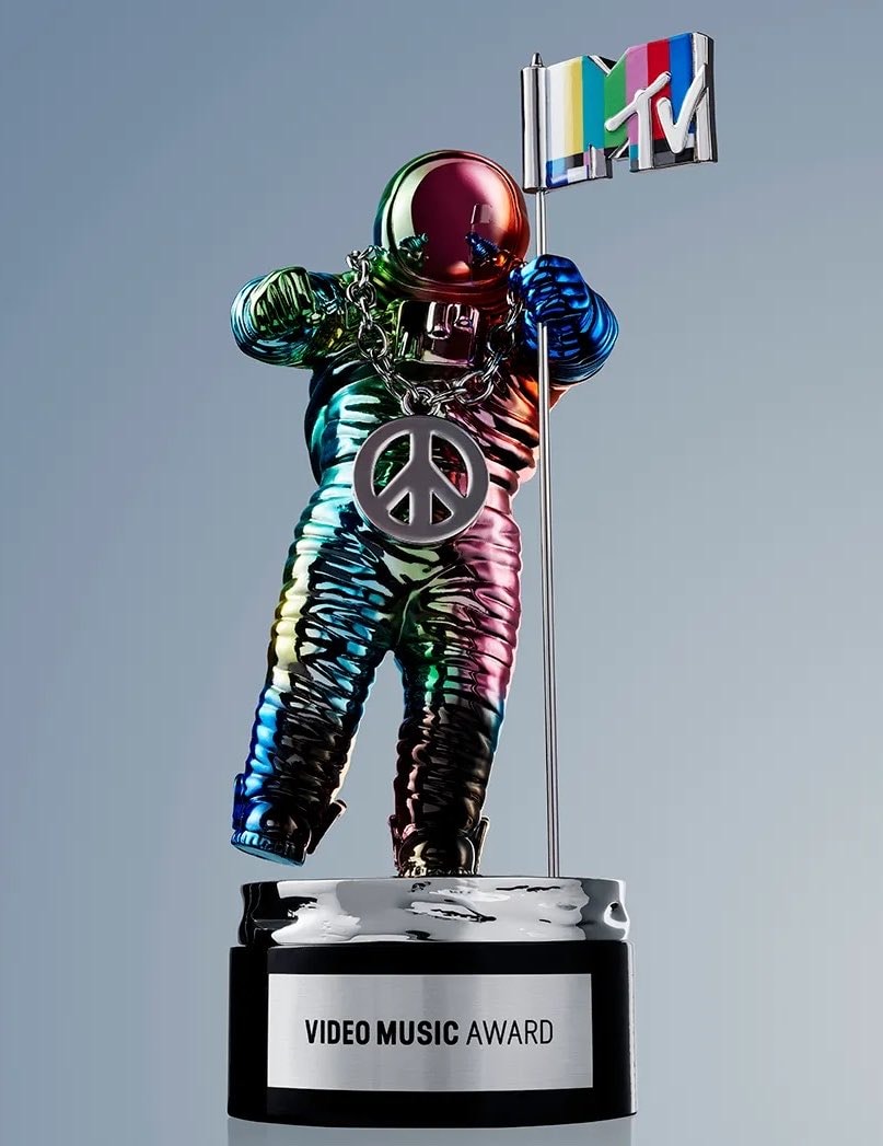 Madonna opens VMAs record (photo 2 of 2)