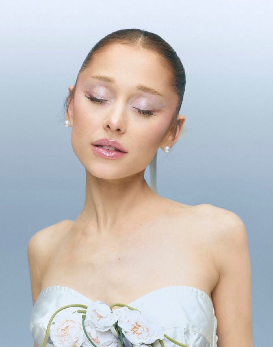 Ariana Grande r.e.m. beauty (photo 2 of 2)