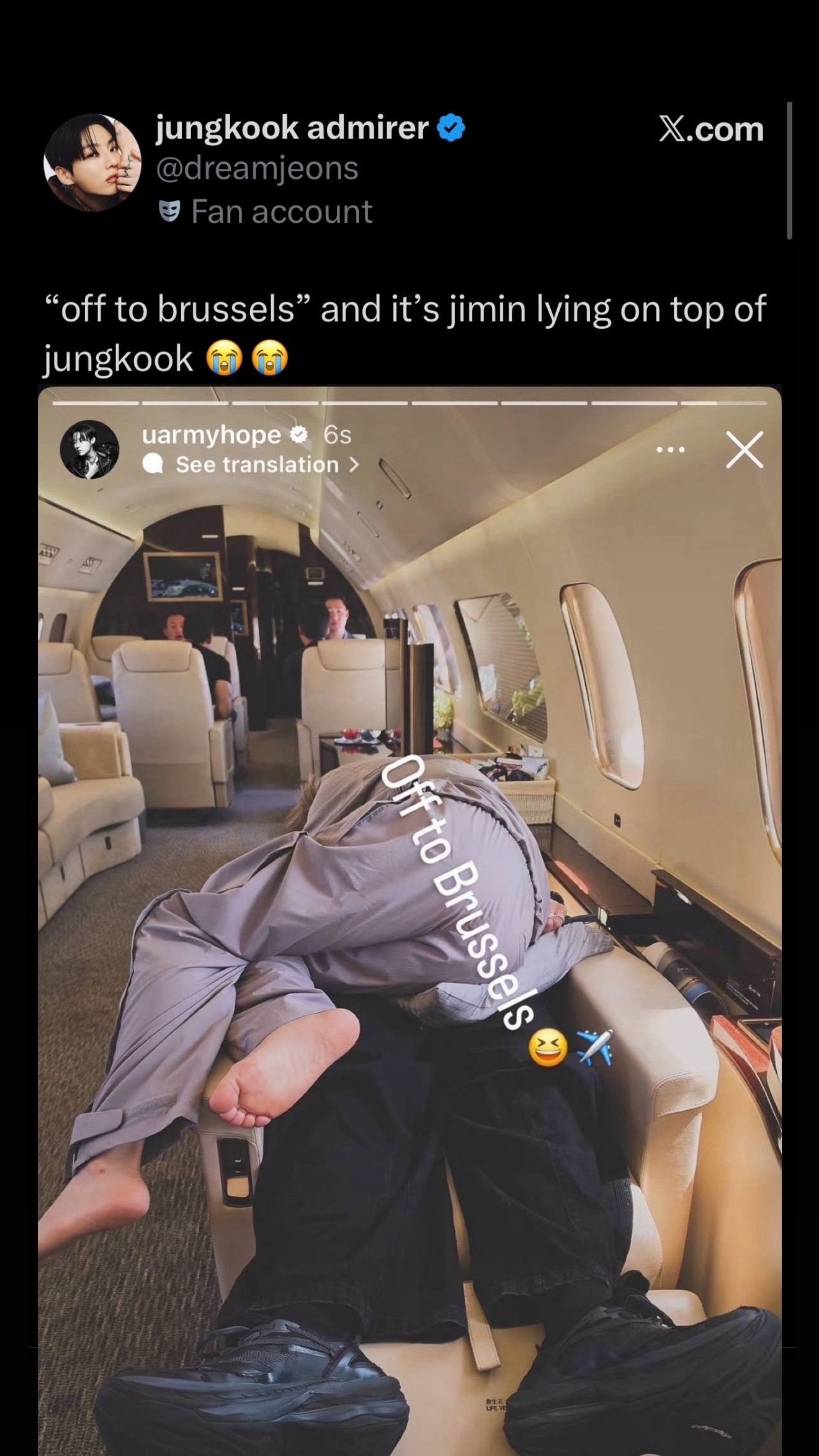 Jungkook shirtless live reaction (photo 4 of 4)