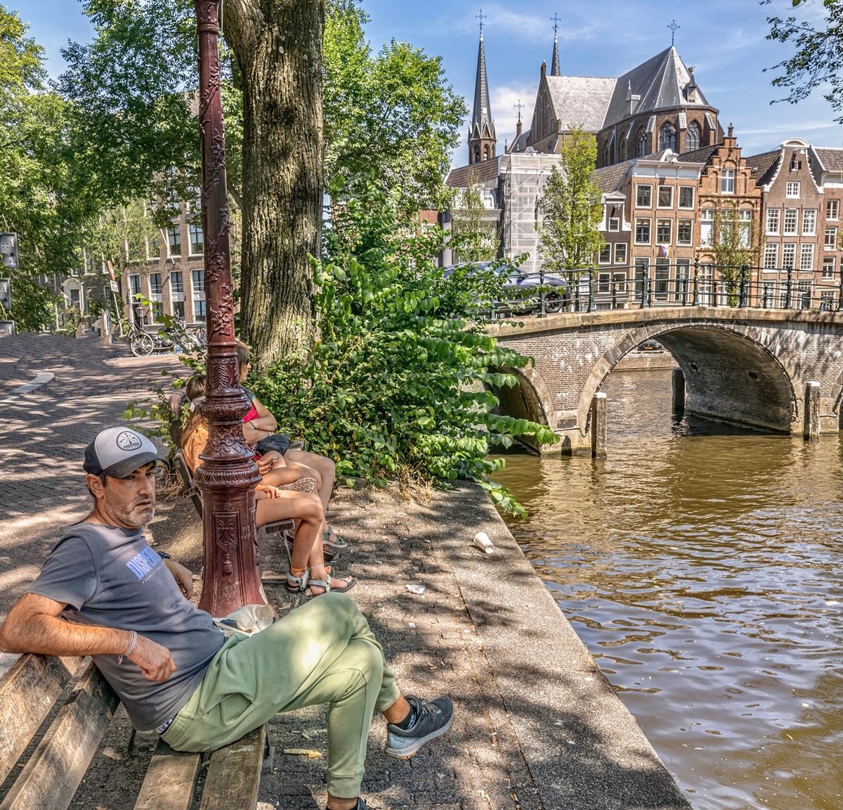 Amsterdam Netherlands canal scene (photo 3 of 4)