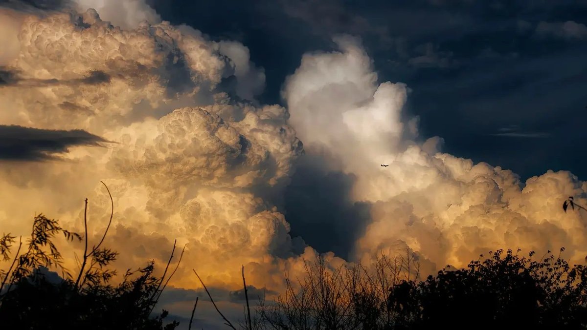 dramatic sky scene (photo 2 of 2)