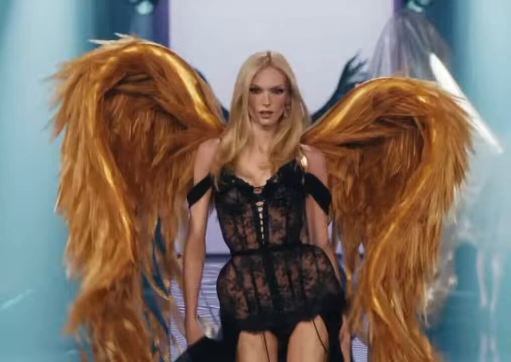 Alex Consani runway moment