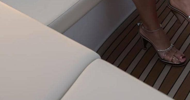 Margot Robbie yacht selfie (photo 4 of 4)
