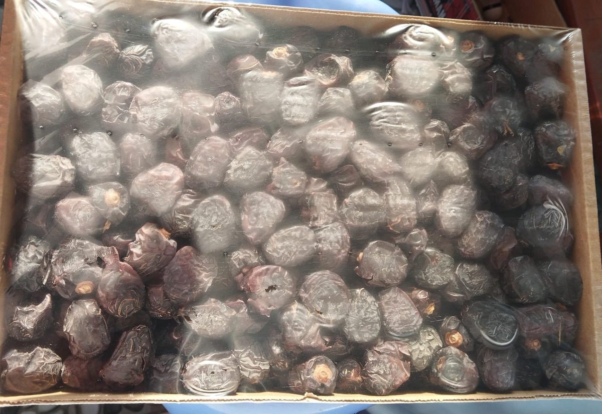 Ajwa dates in a box