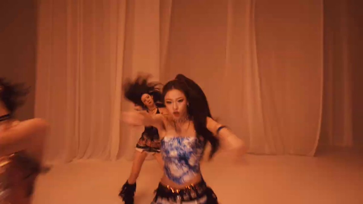 BABYMONSTER CHOOM Performance