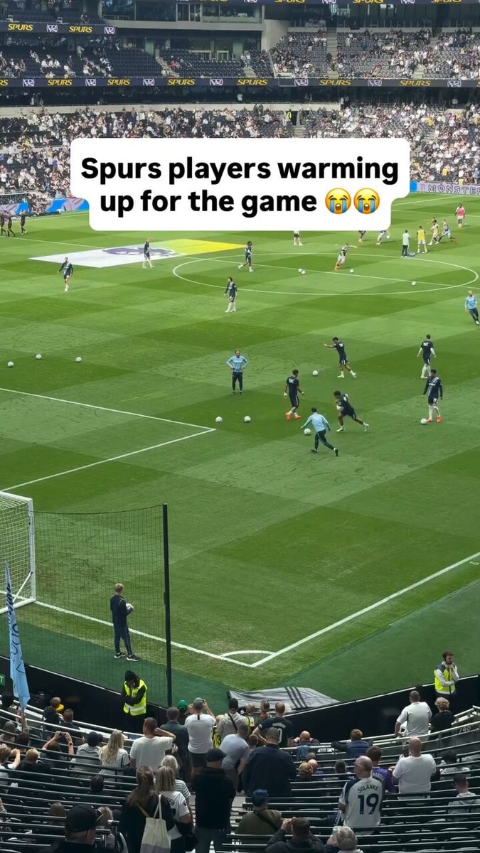 Tottenham players warming up