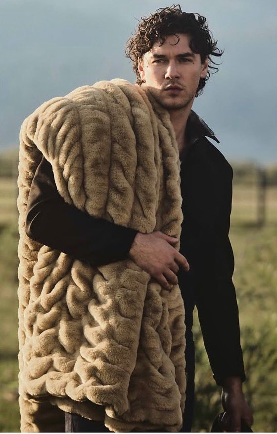 Belmont Cameli x Lola Blankets (photo 2 of 3)