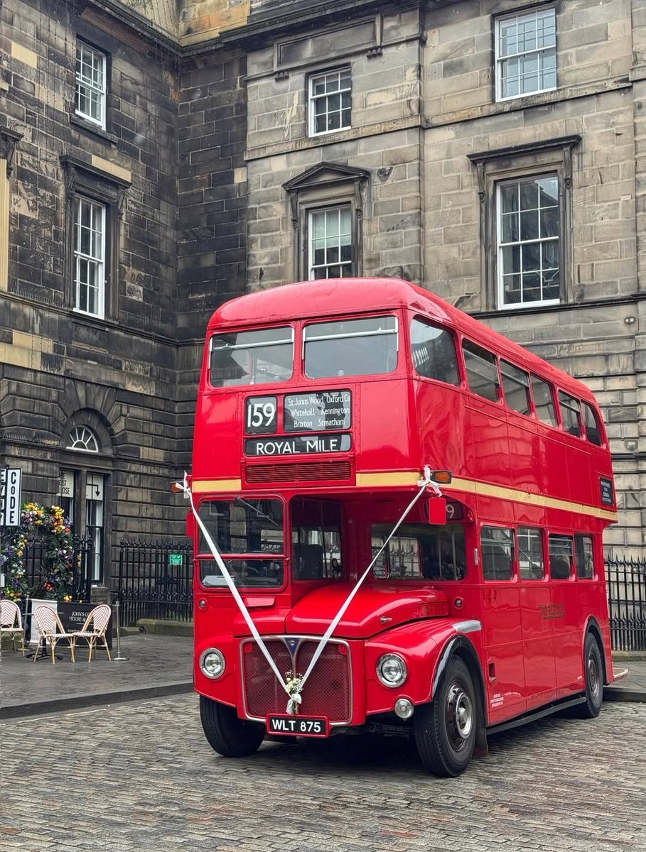 Edinburgh street scene (photo 3 of 4)