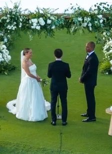 Tobey Maguire officiates ex-wife wedding (photo 2 of 2)
