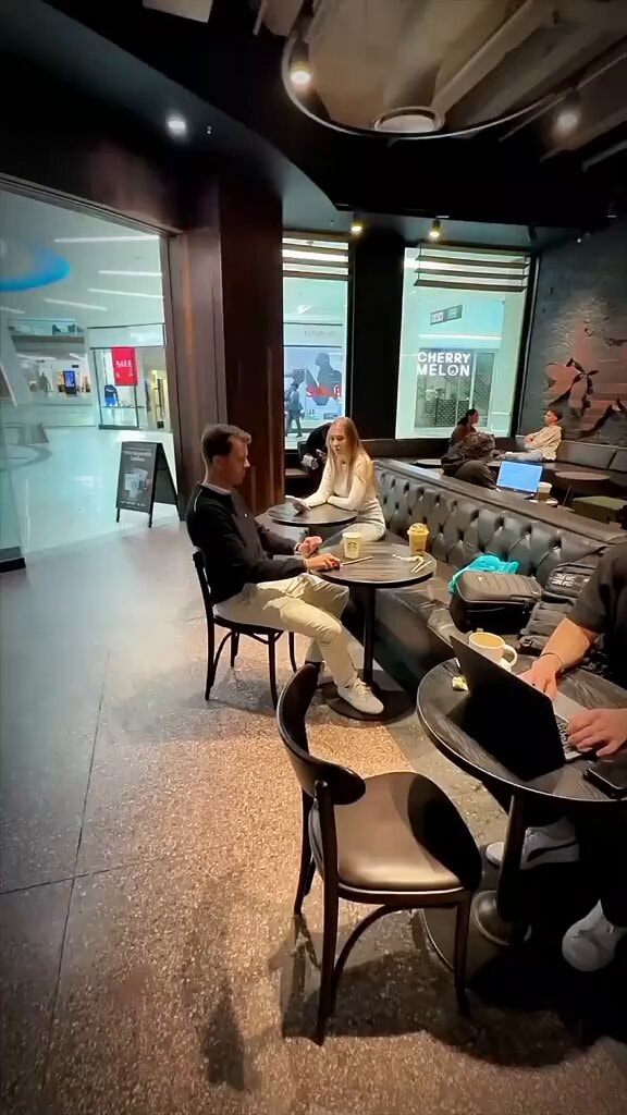 Cafe magic trick