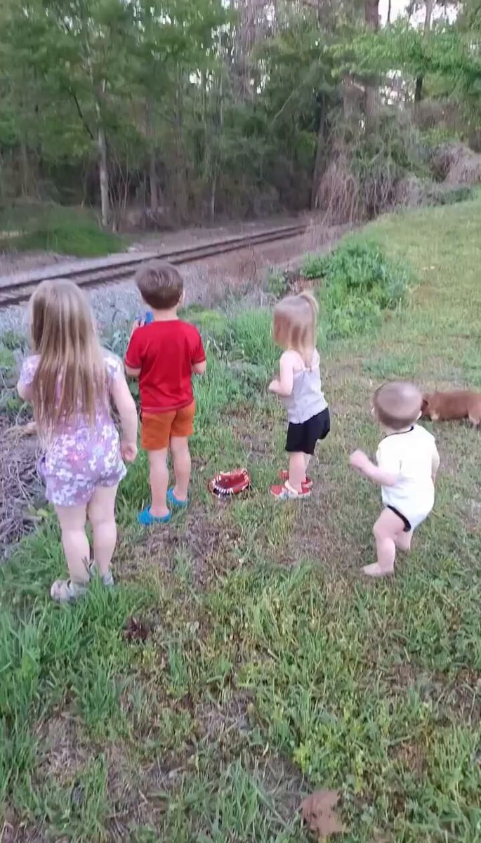 kids panic after train horn