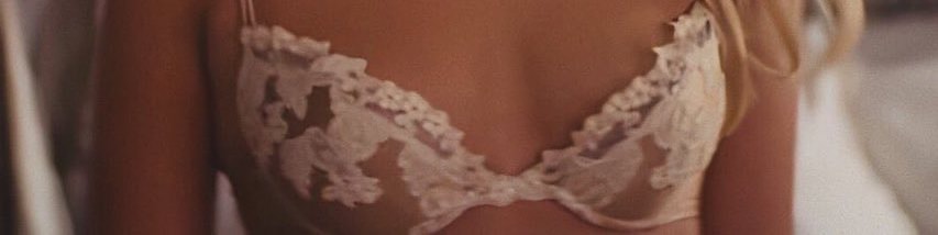 Margot Robbie dramatic close-up (photo 4 of 4)