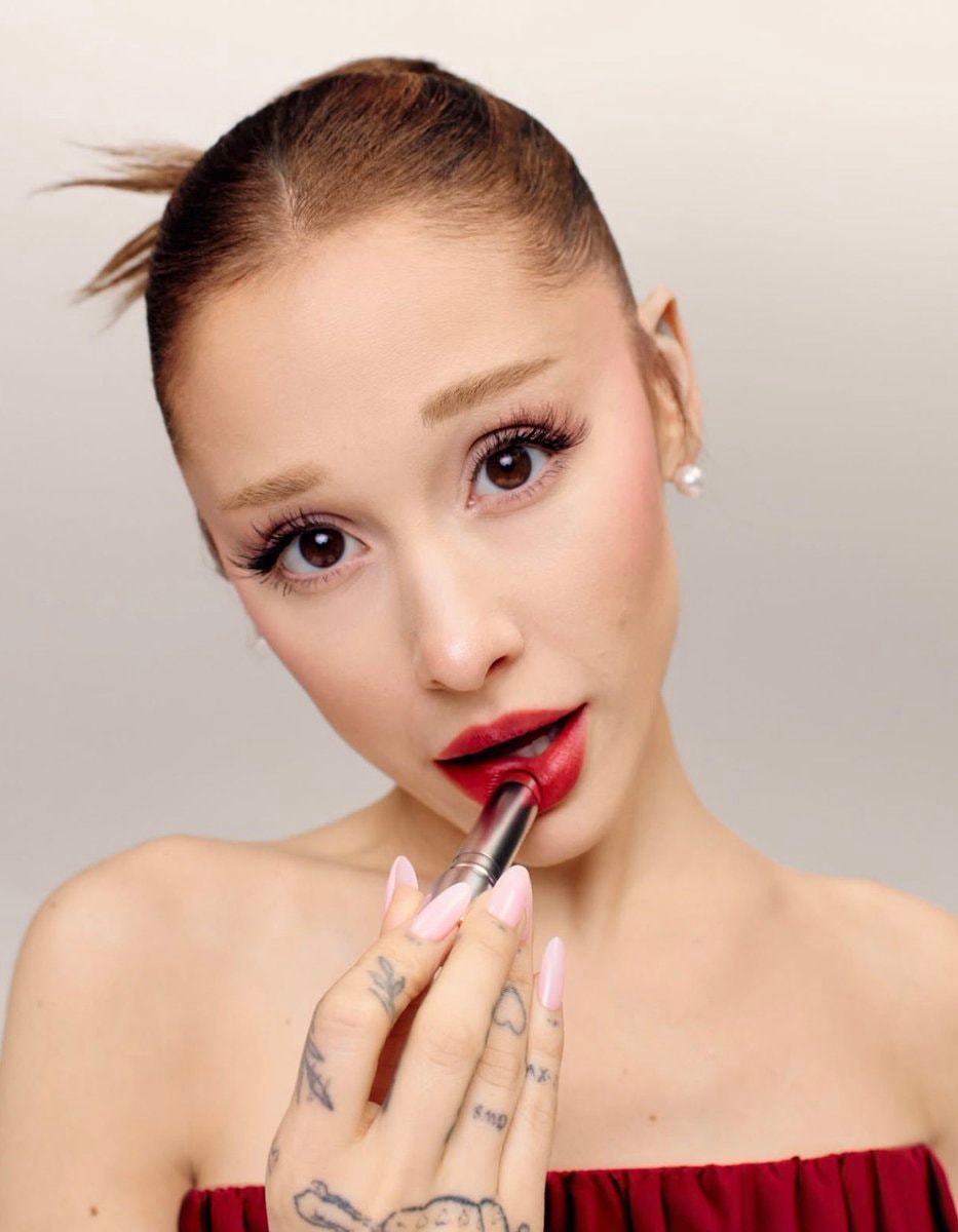 Ariana Grande Focker-In-Law press (photo 1 of 2)