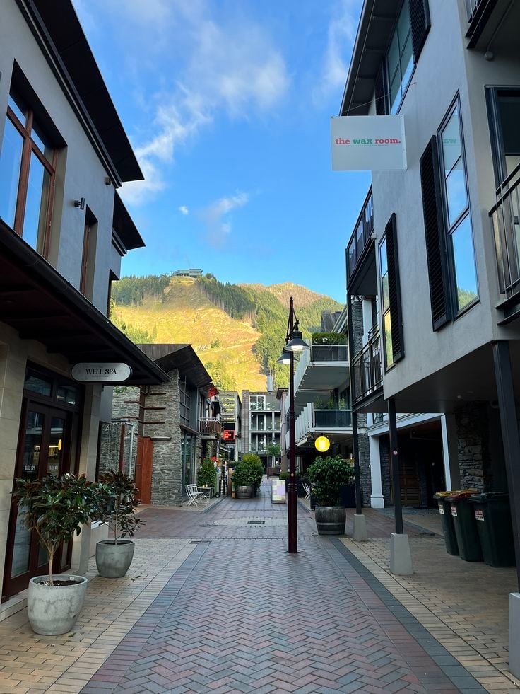 Queenstown New Zealand scenery (photo 2 of 4)