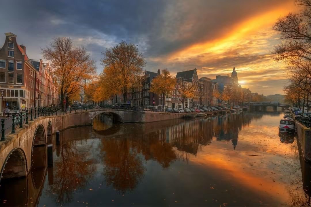 Amsterdam canal autumn (photo 4 of 4)