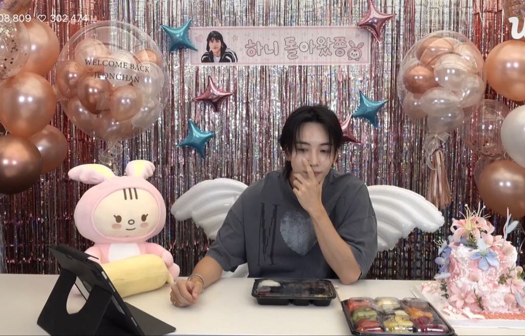 Jeonghan welcome back party 🥹 (photo 3 of 4)