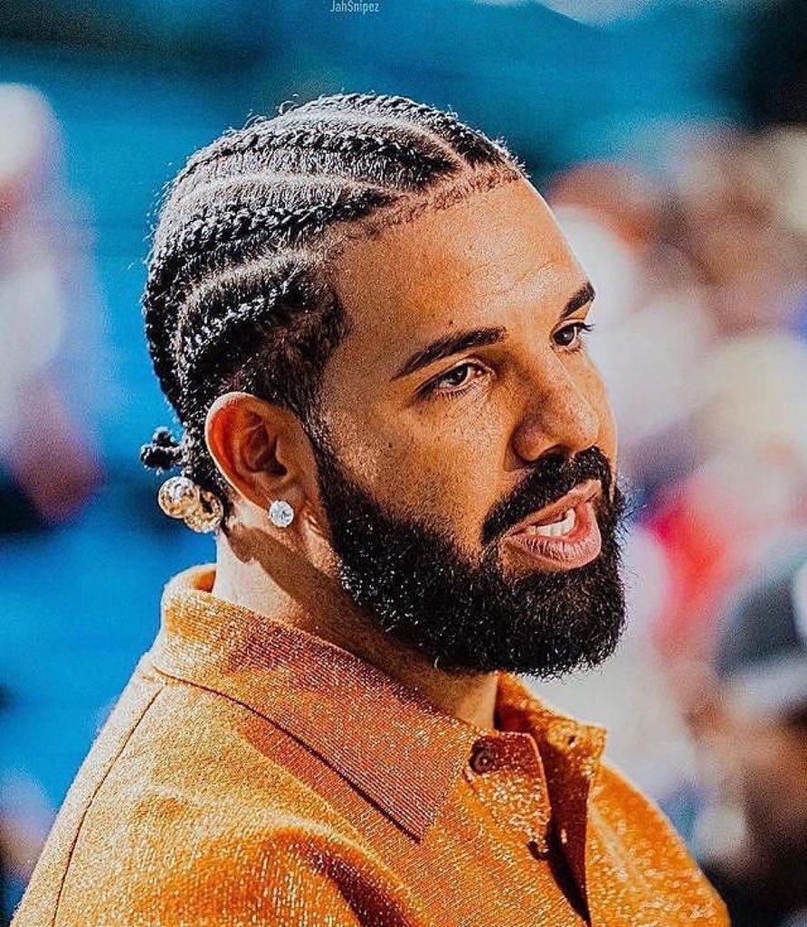 Drake breaks over 20 records (photo 1 of 2)