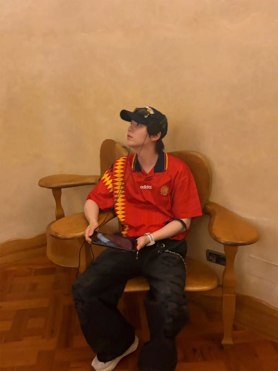 Yoongi fan photo 🥹🤏 (photo 3 of 4)