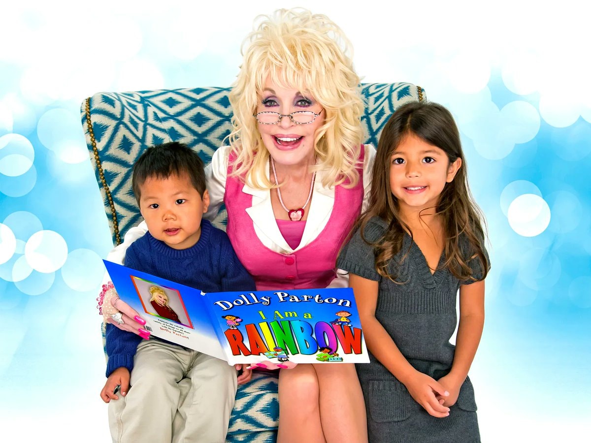 Taylor Swift and Travis Kelce donate to Dolly Parton's Imagination Library (photo 1 of 2)