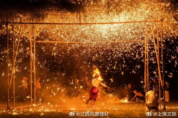 Wunüzhou Jiangxi lantern festival (photo 2 of 4) Wunüzhou Jiangxi lantern festival (photo 2 of 4)