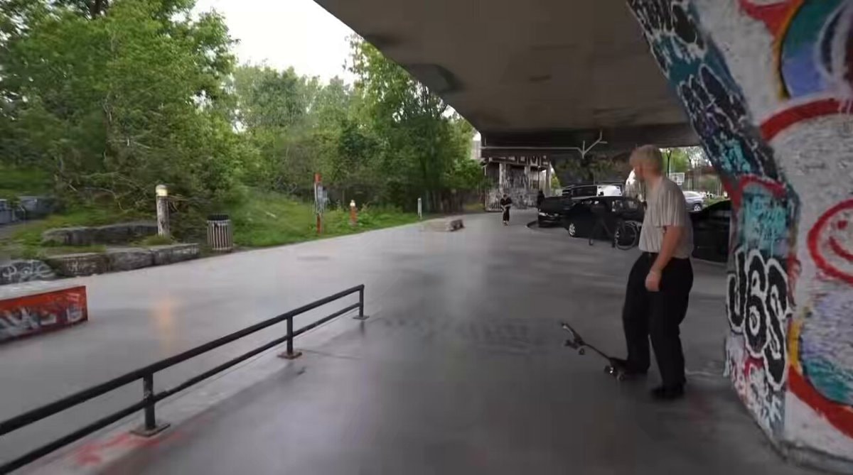 xQc boardslide at skate park