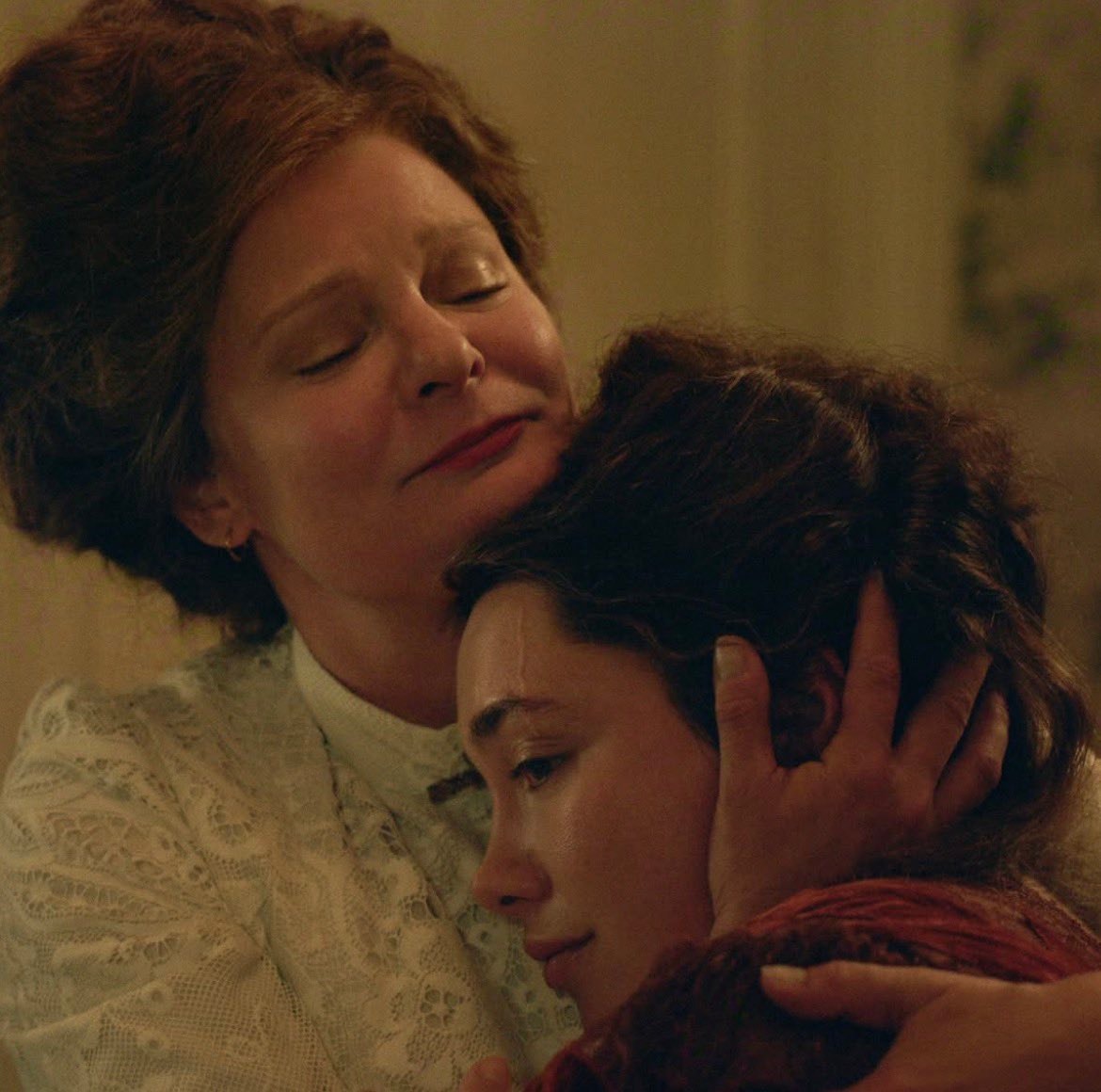 Martha Plimpton Florence Pugh EAST OF EDEN