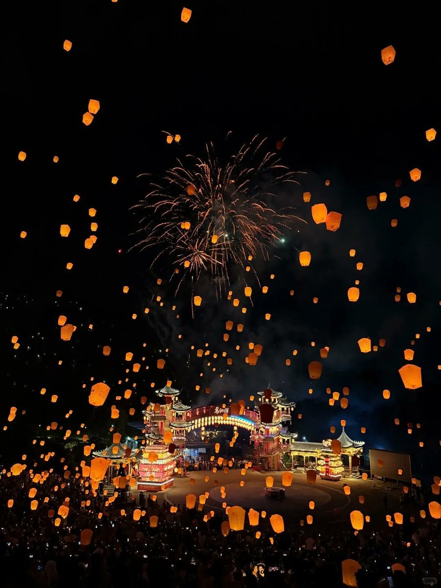 Jiangxi night lanterns (photo 4 of 4) Jiangxi night lanterns (photo 4 of 4)