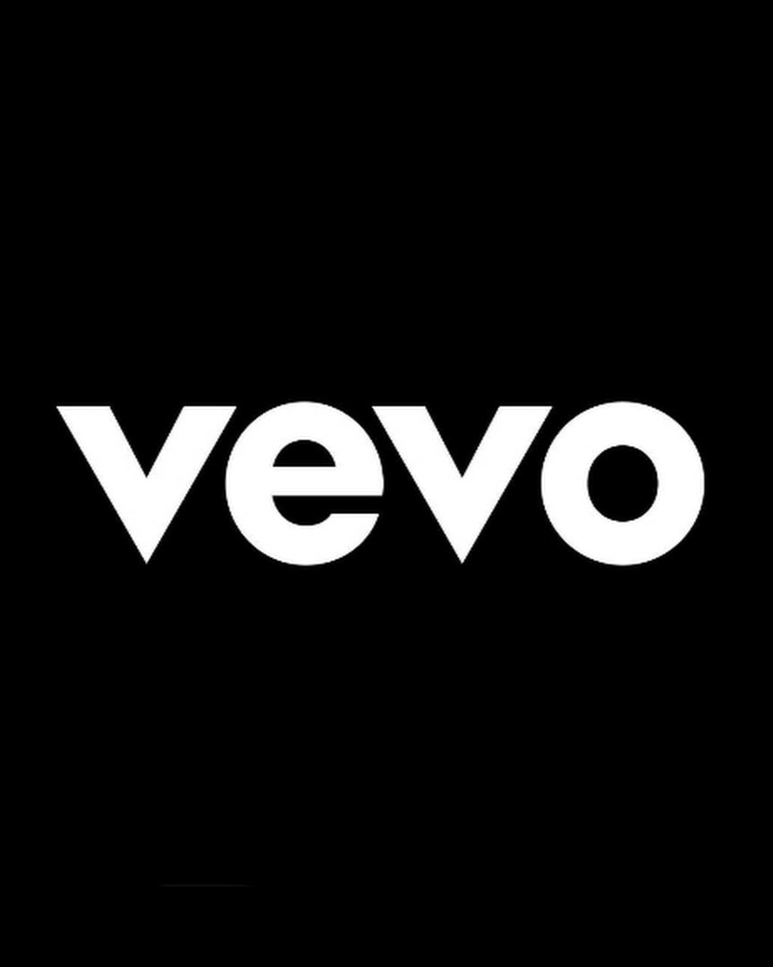 LISA SaWaDiKa Vevo Top Pop (photo 2 of 2)