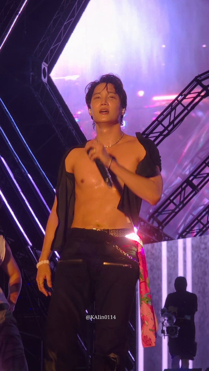 EXO Kai Waterbomb performance