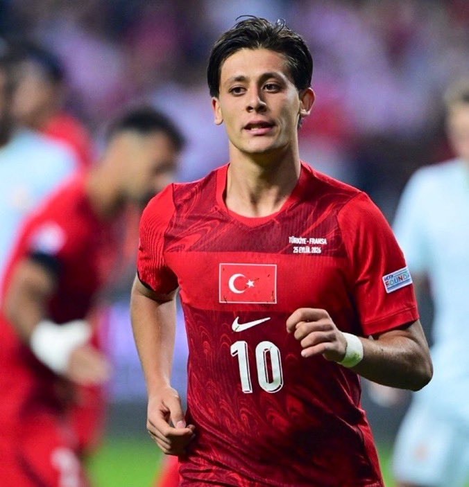 Male soccer player red jersey 10