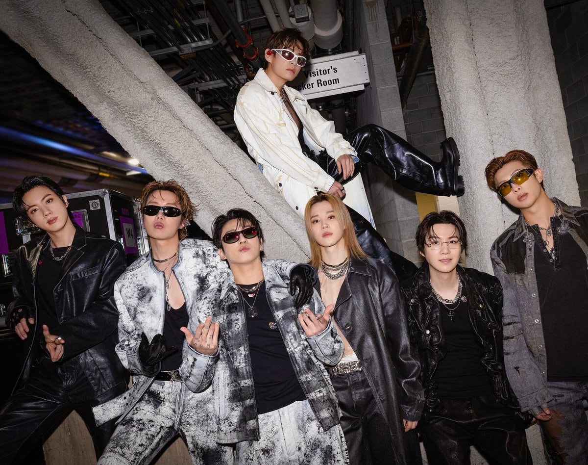 BTS fashion pose reaction
