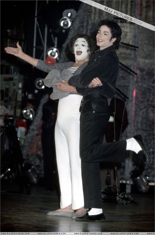 Michael Jackson with Marcel Marceau (photo 3 of 3)