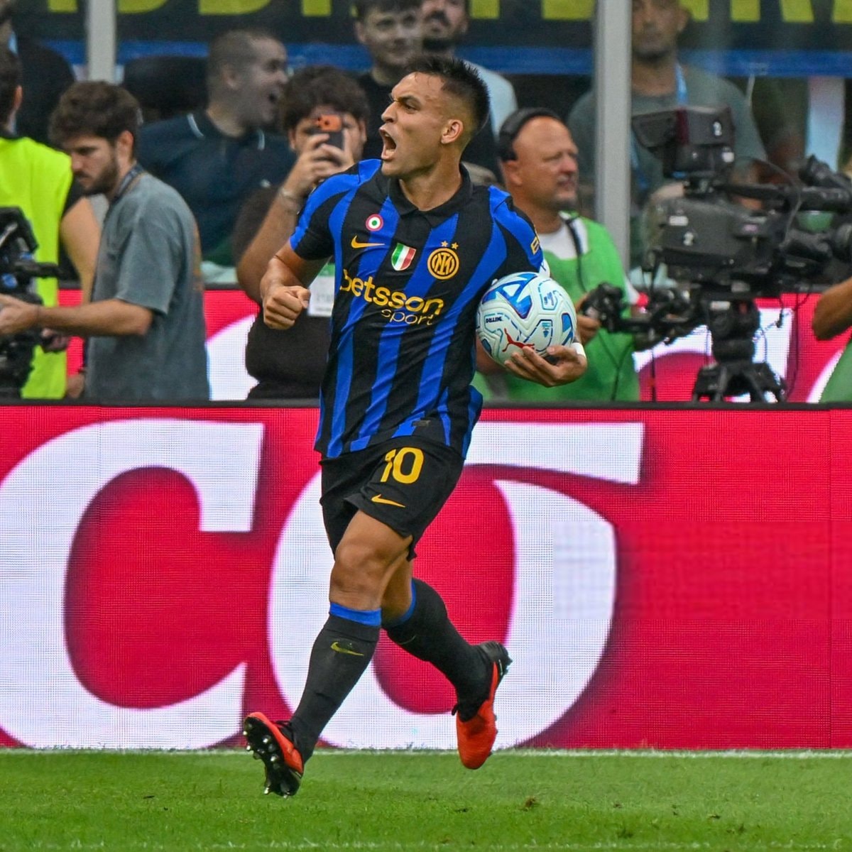 Lautaro Martinez Inter Milan action