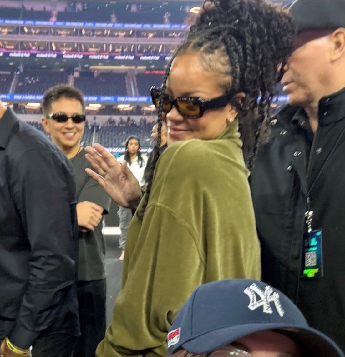 Rihanna braids moment