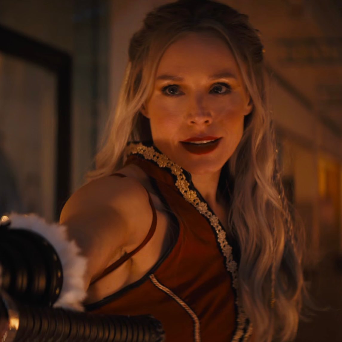 Kristen Bell Mrs. Claus VIOLENT NIGHT 2 (photo 2 of 2)