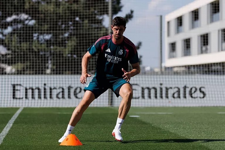 Thibaut Courtois Real Madrid training (photo 2 of 3)