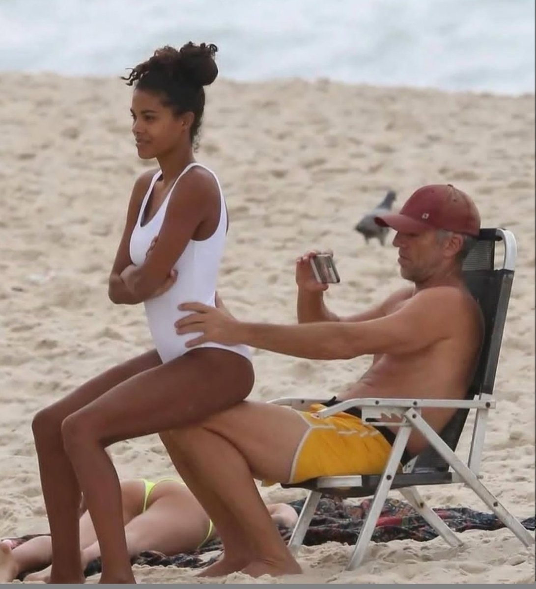 Tina Kunakey Vincent Cassel beach moment (photo 3 of 4)