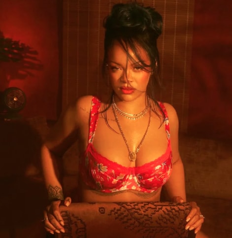 Rihanna Leads Female Spotify Listeners (photo 2 of 2)