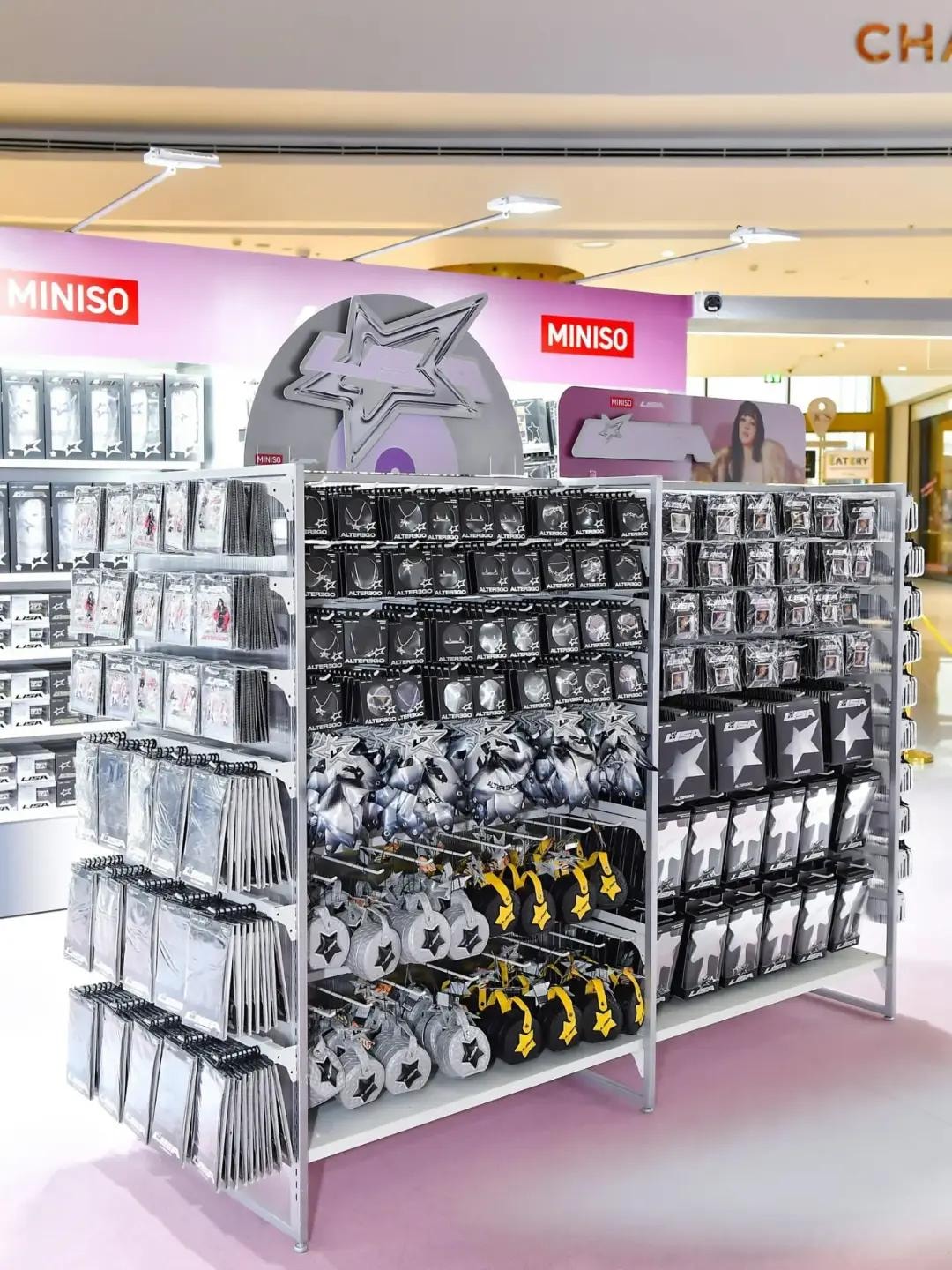 MINISO LISA Pop-Up Bangkok (photo 2 of 4)