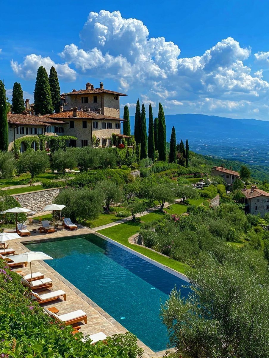 Tuscany Italy villa infinity pool