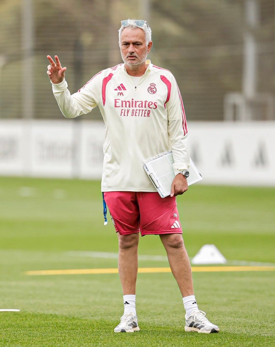 Vinicius Jr José Mourinho (photo 2 of 2)